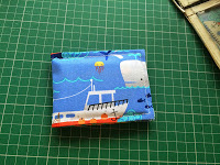 http://lestitchenfolie-ukblog.blogspot.com/2015/05/tutorial-sewing-cardholder.html