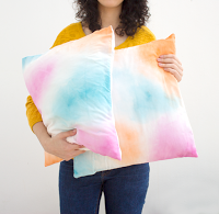 http://curlymade.blogspot.pt/2016/05/diy-watercolor-pillowcase-room-decor.html