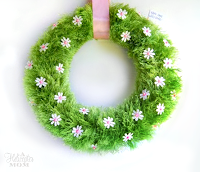 http://ahelicoptermom.com/spring-wreath-make-it-monday