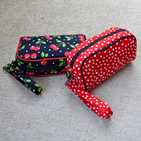 http://roonieranching.blogspot.com/2016/03/piped-zipper-pouch-sewing-tutorial.html