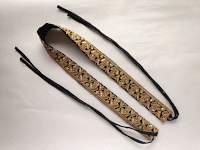 http://akioneam.com/embroidered-belt-diy/