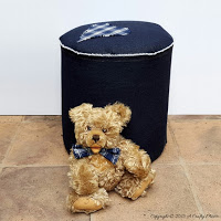 http://acraftymix.com/blog/2015/12/15/no-sew-denim-pouffe/