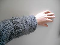 http://soleneknits.blogspot.fr/2015/12/fixing-day-how-to-shorten-sleeves.html