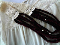 http://thelittletreasures.blogspot.mk/2015/12/vintage-inspired-diy-lace-and-velvet.html