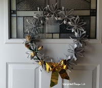 http://www.upcycleddesignlab.com/2015/12/upcycled-paper-tube-holiday-wreath.html