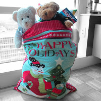 http://madebychrissied.blogspot.com/2015/12/How-To-Make-A-Santa-Sack-Tute.html