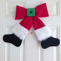 http://plumperfectandme.blogspot.com/2015/11/santa-bow-wreathwall-hanging-diy.html