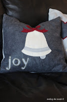 http://www.mabeyshemadeit.com/christmas-pillow-shams/