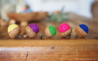 http://www.themagiconions.com/2015/11/felt-acorn-garland-diy-tutorail.html