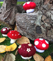 http://hopeandgloria.blogspot.co.uk/2015/10/terrific-toadstool-pin-cushions.html