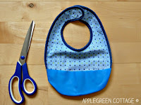 http://applegreencottage.blogspot.com/2015/10/diy-crumb-catcher-pocket-bib-for-baby.html