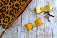 http://happygirlycrafty.blogspot.gr/2015/10/faux-leather-bow-keychain-diy.html