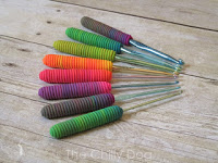 http://www.thechillydog.com/2015/09/clay-tutorial-crochet-hook-handles.html