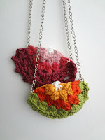 http://thelittletreasures.blogspot.com/2015/06/half-doily-necklaces.html