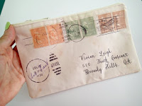 http://so-sew-easy.com/vintage-envelope-zipper-pouch-print-your-own-fabric/