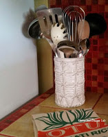 http://www.upcycleddesignlab.com/2015/06/upcycled-tin-can-to-faux-ceramic-kitchen-utensil-holder.html