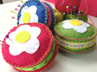 http://hopeandgloria.blogspot.co.uk/2015/06/crazy-daisy-pin-cushion-tutorial.html