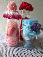 http://thelittletreasures.blogspot.com/2015/06/pom-pom-dust-decor.html