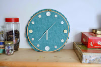 http://vickymyerscreations.co.uk/tutorial-2/diy-embroidery-hoop-clock/