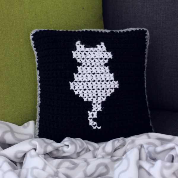 http://www.blog.oomanoot.com/cross-stitch-cat-on-crochet-pillow/?utm_source=directory&utm_medium=totally&utm_campaign=cross-stitch-cat-on-crochet-pillow