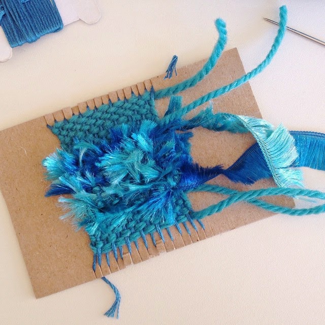 http://thecraftymummy.com/2015/04/mini-weaving-project/