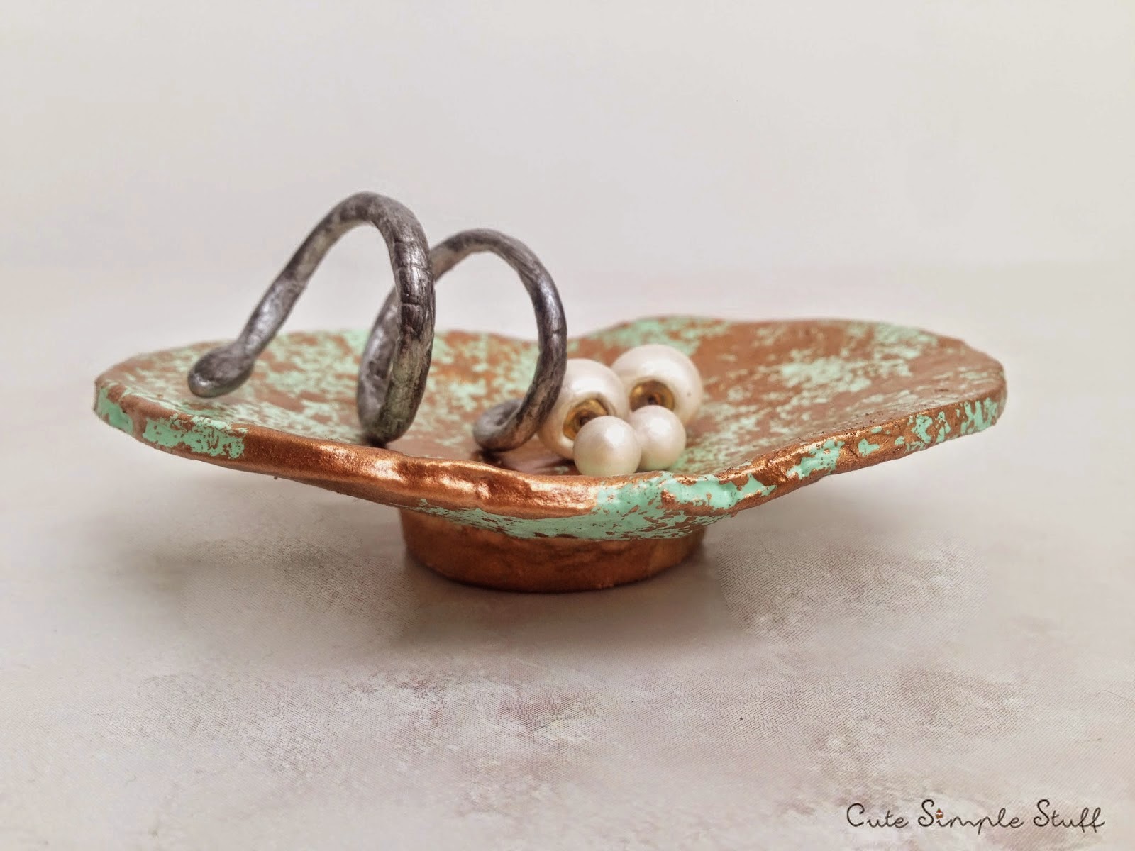 http://www.cutesimplestuff.com/2015/04/diy-jewelry-dish-using-polymer-clay.html