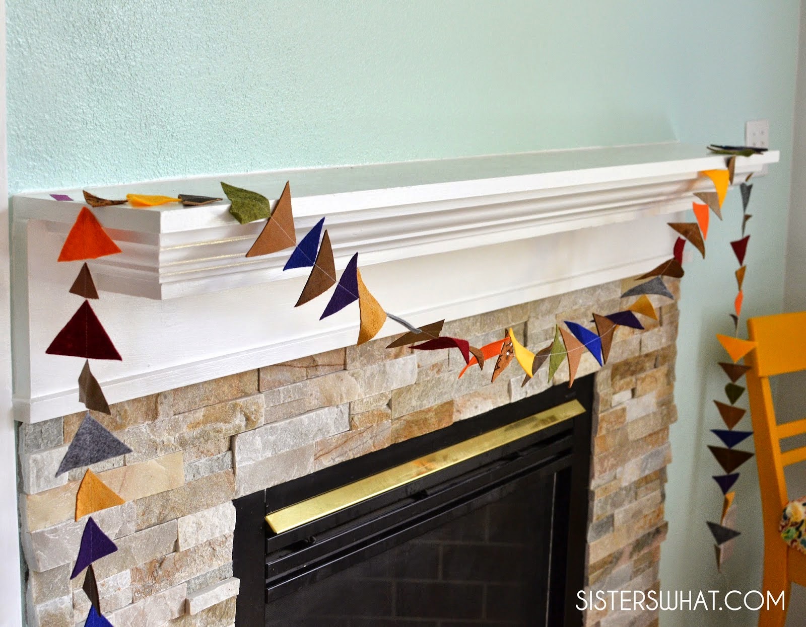 http://www.sisterswhat.com/2015/03/diy-felt-and-leather-triangle-garland.html