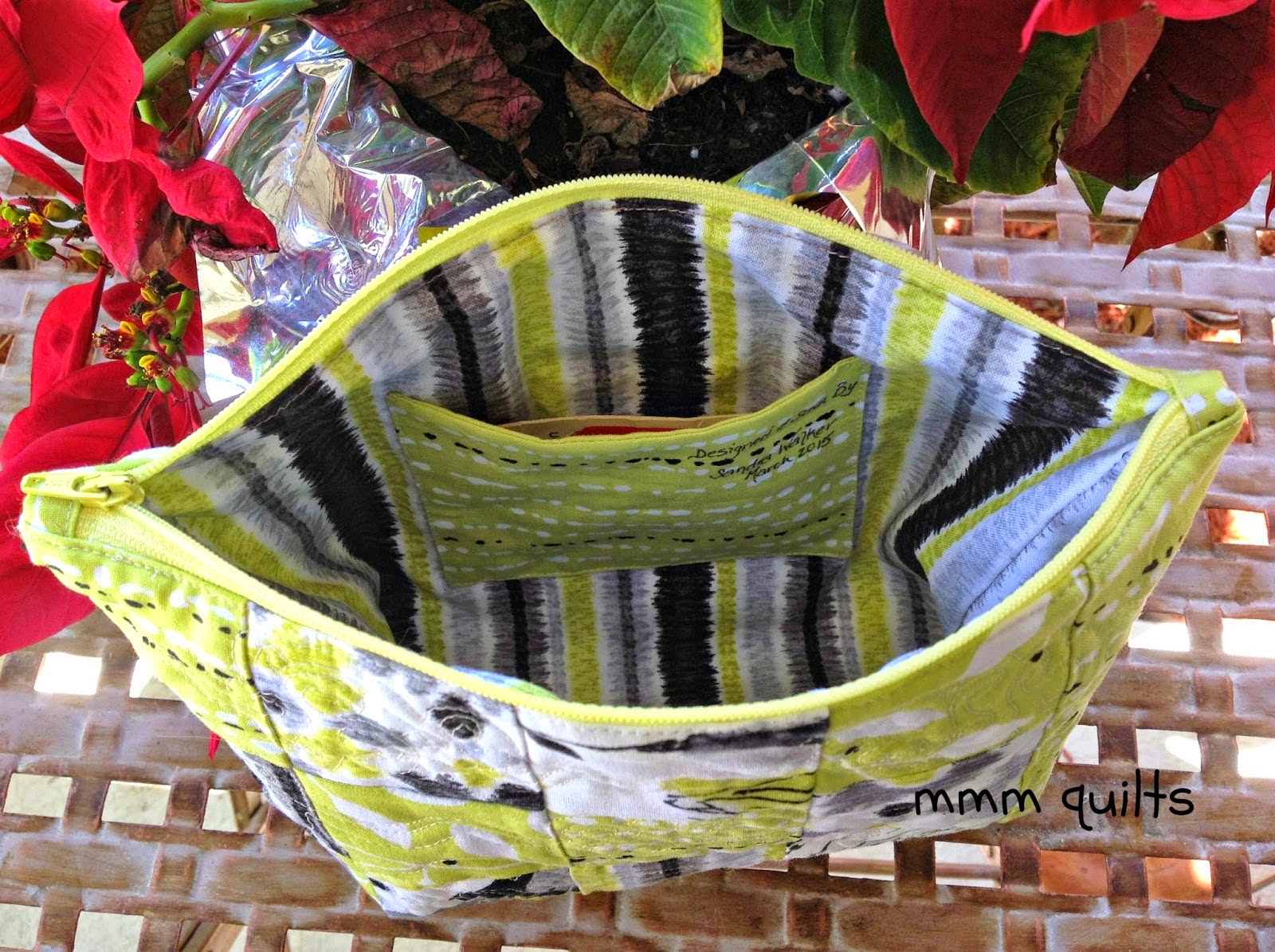 http://musingsofamenopausalmelon.blogspot.ca/2015/04/rounded-edge-small-bag-tutorial.html