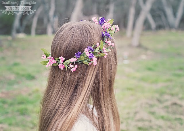 http://www.scatteredthoughtsofacraftymom.com/2015/03/how-to-make-a-flower-crown.html