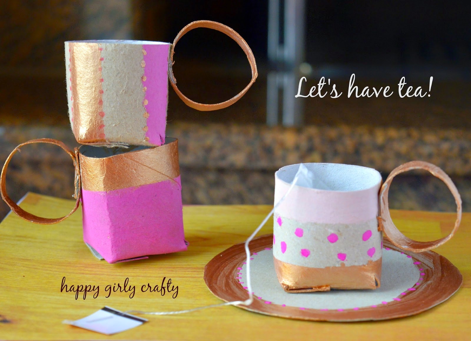 http://happygirlycrafty.blogspot.gr/2015/03/paper-roll-cups-diy.html