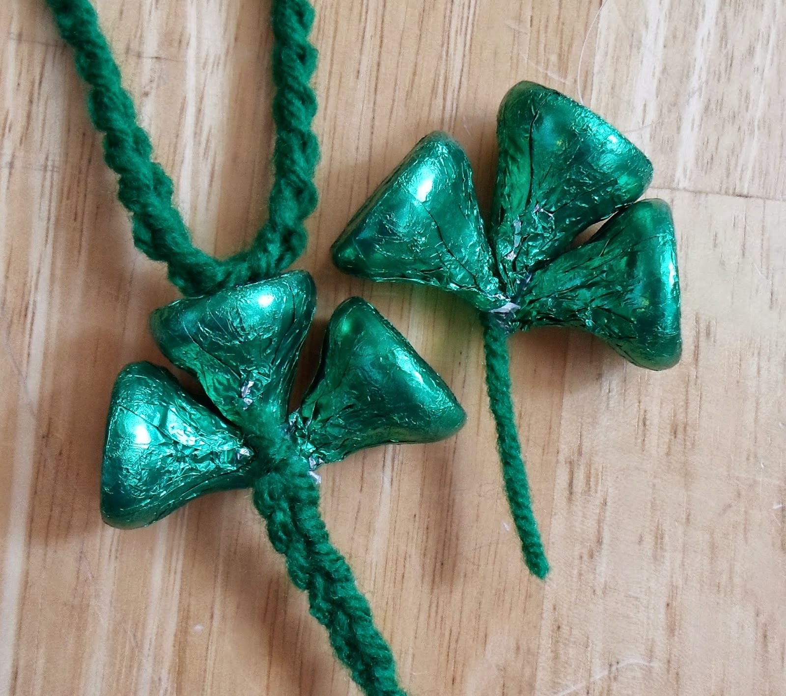 http://happierthanapiginmud.blogspot.com/2015/02/hershey-kiss-shamrock-necklace-or.html