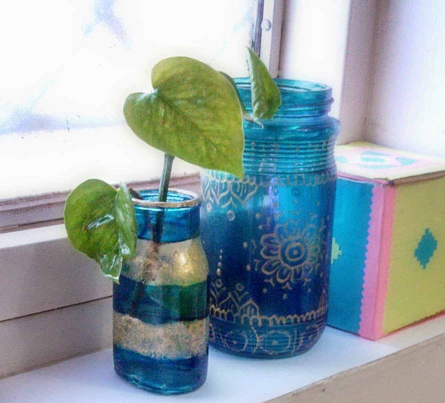 http://creativekhadija.com/2015/03/small-planter-pot-glasspainting/