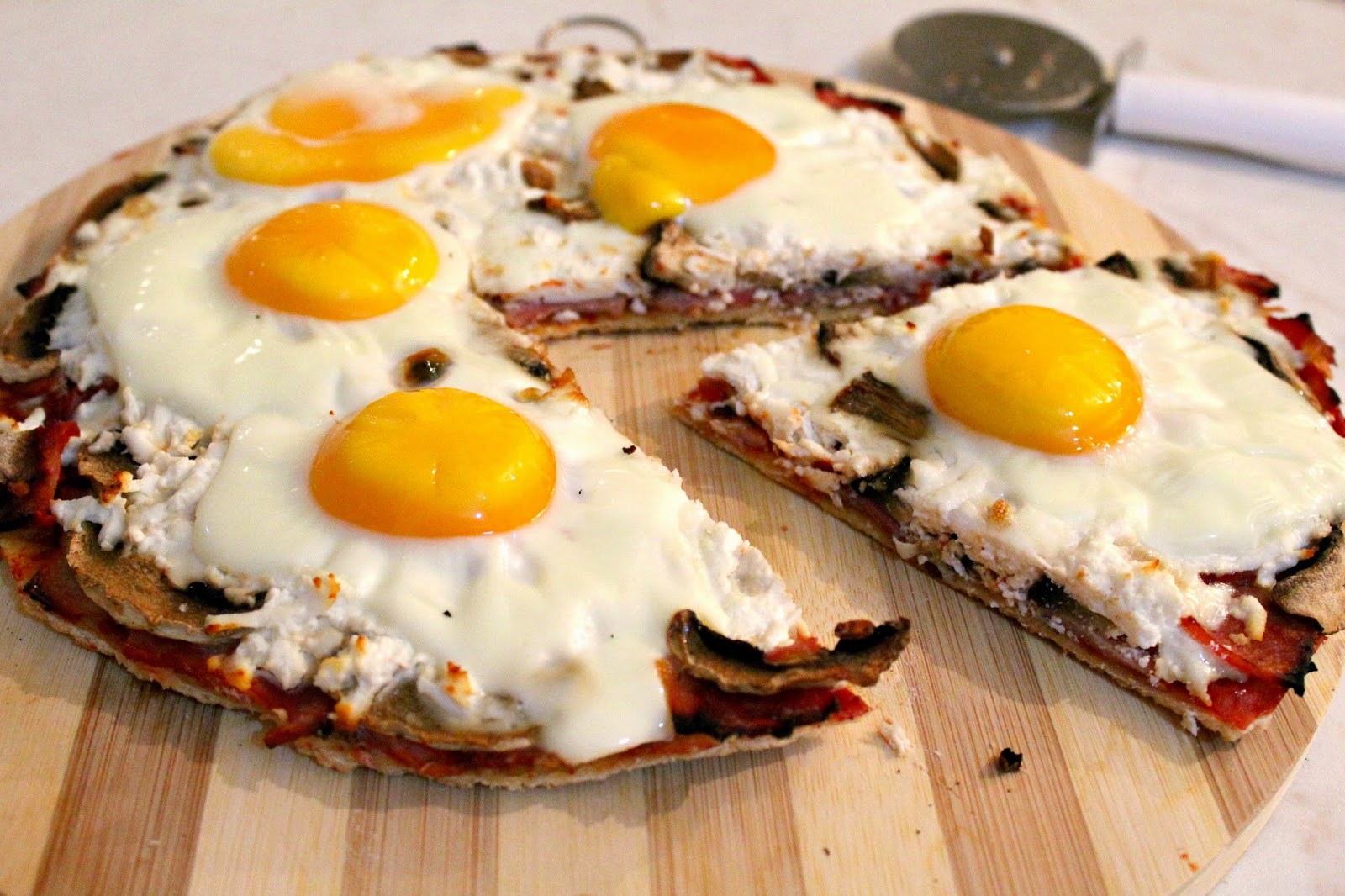 http://theseamanmom.com/breakfast-pizza-recipe-with-eggs-ham-and-cheese/