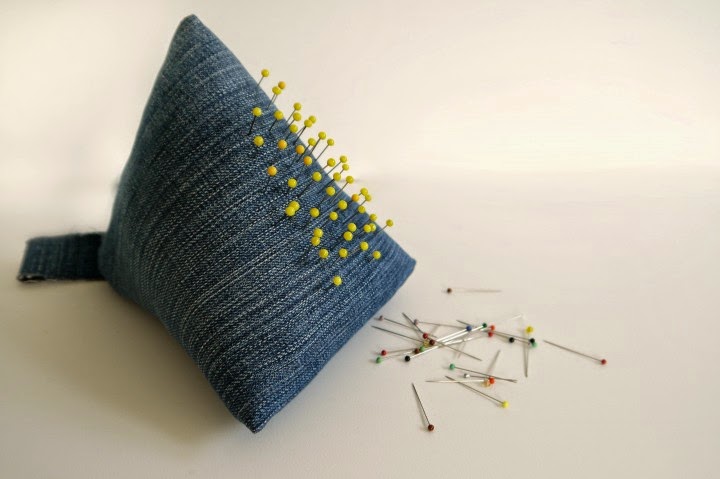 http://www.makery.uk/2015/03/diy-giant-pyramid-pincushion/