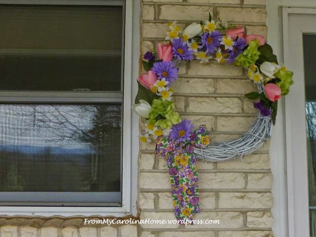 https://frommycarolinahome.wordpress.com/2014/04/06/spring-wreath-tutorial/