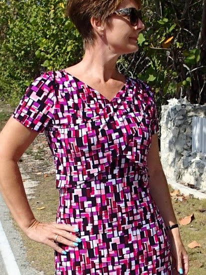 http://so-sew-easy.com/cross-heart-free-easy-dress-pattern/