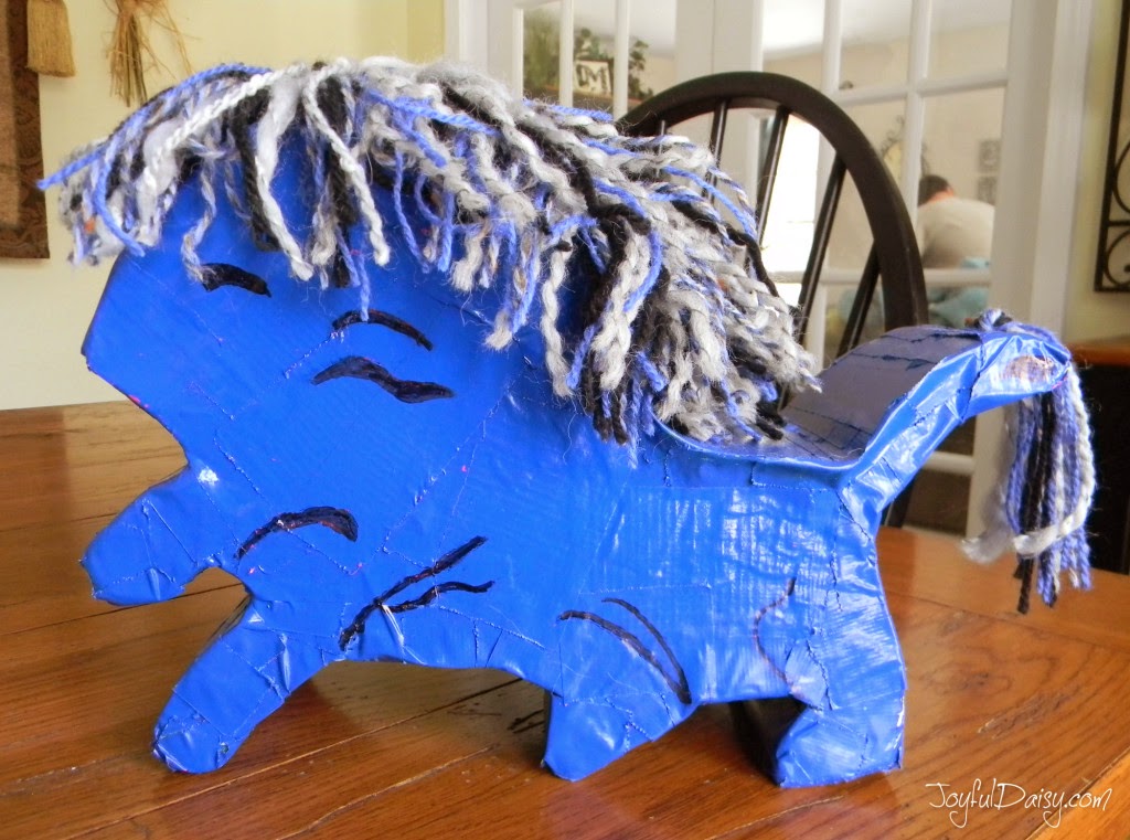 http://joyfuldaisy.com/how-to-make-a-detroit-lions-bank-or-keepsake-box/