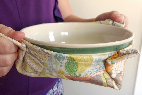 http://www.patchworkposse.com/microwave-bowl-potholder/