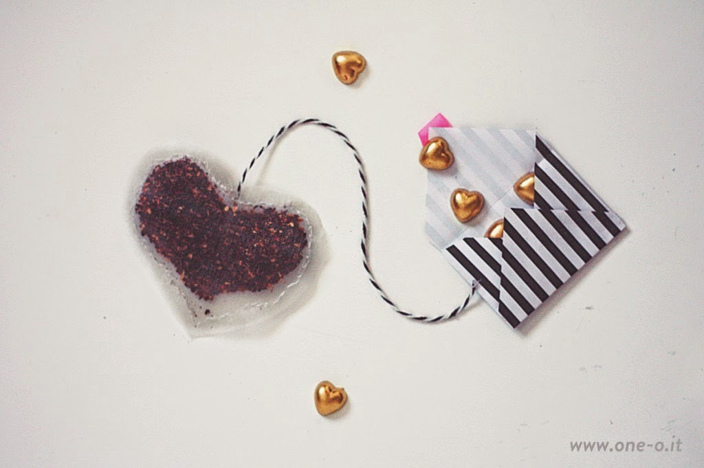 http://www.one-o.it/diy-heart-tea-bags-envelope/#.VNYJuy4qong