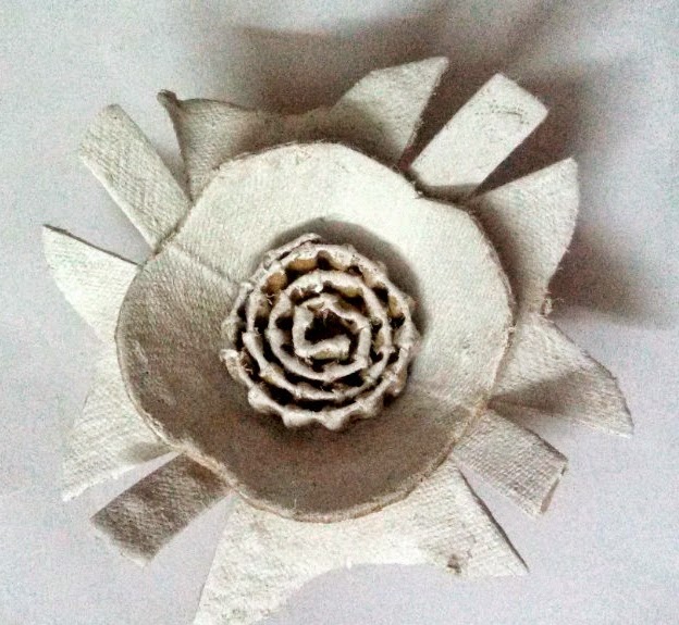 http://creativekhadija.com/2015/01/diy-paper-flowers-making-crafts-ideas/