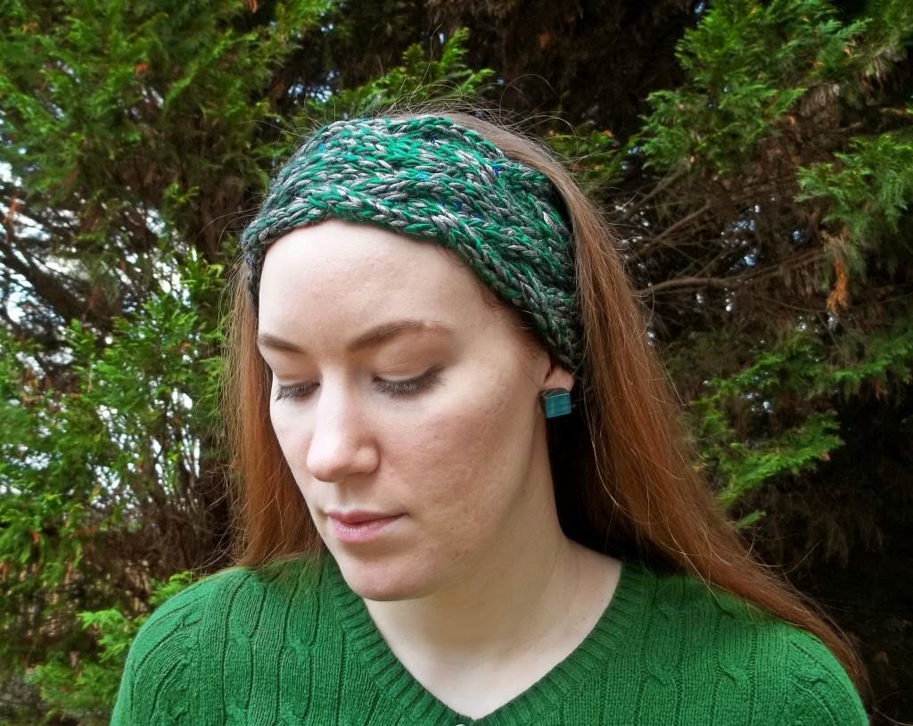 http://fanofstuff.com/braided-cable-headband-ear-warmer-free-knitting-pattern/