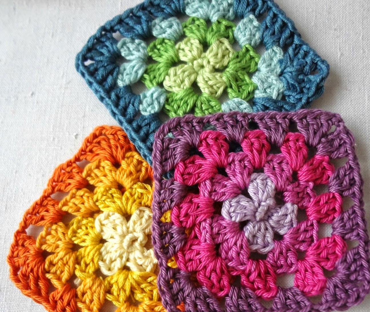 http://thelittletreasures.blogspot.com/2015/01/how-to-read-granny-square-charts.html