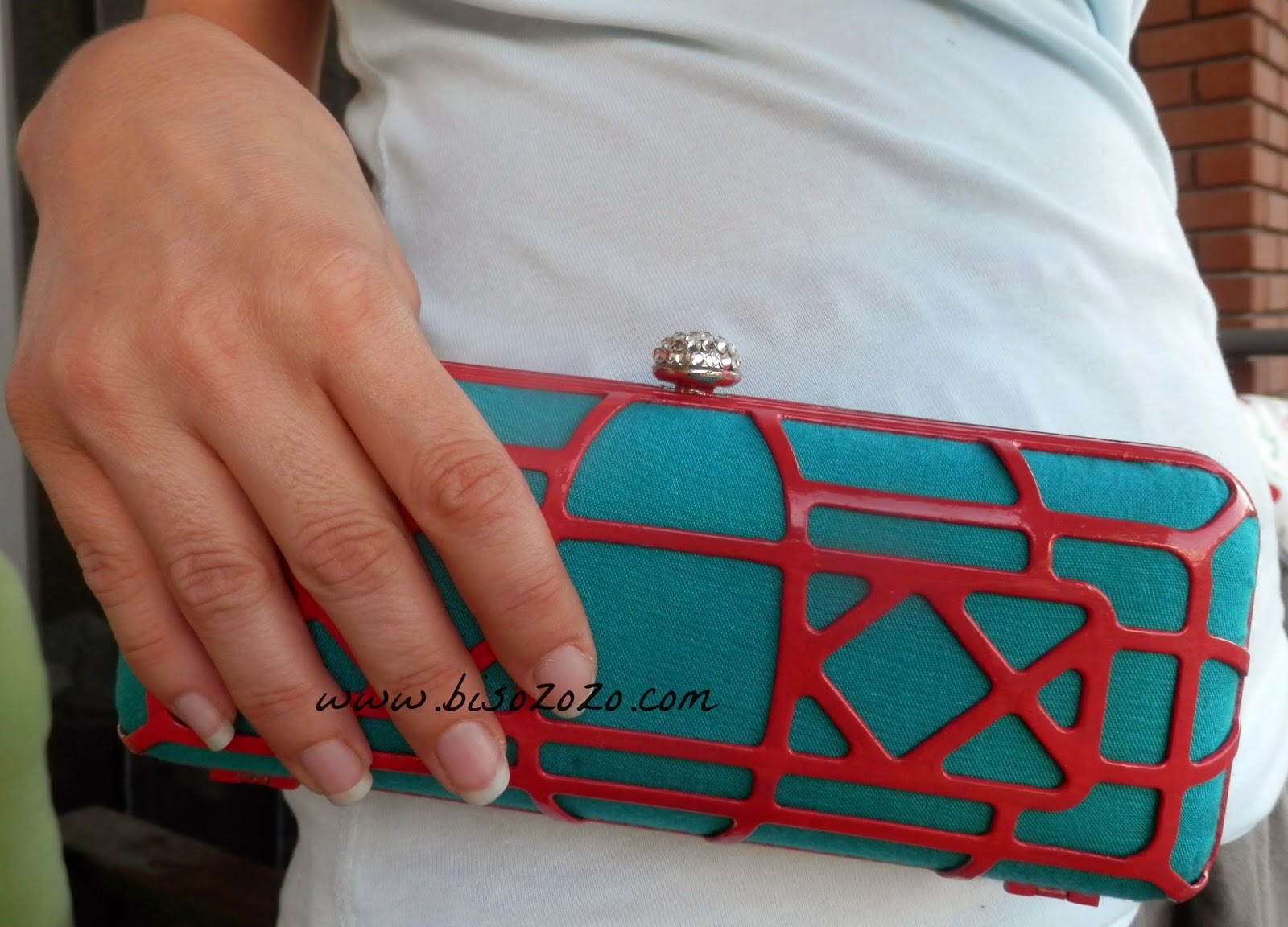 http://www.bisozozo.com/2014/06/nail-polish-and-fabric-clutch-retouch.html