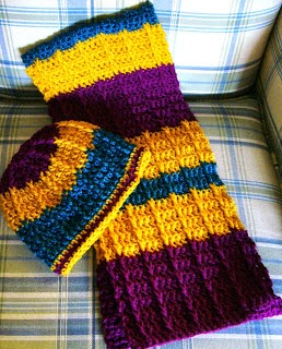 http://www.simplyshoeboxes.com/2012/12/double-crochet-front-post-crochet-scarf.html