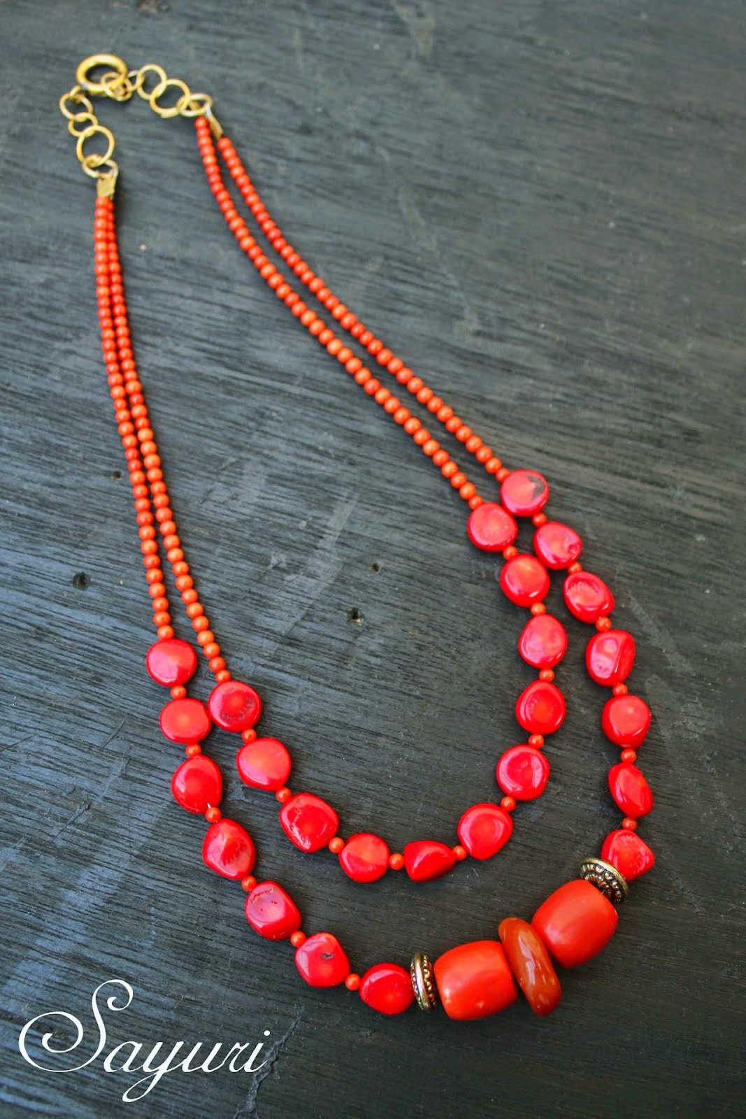 http://www.jewelsofsayuri.com/2014/12/diy-christmas-coral-necklace.html