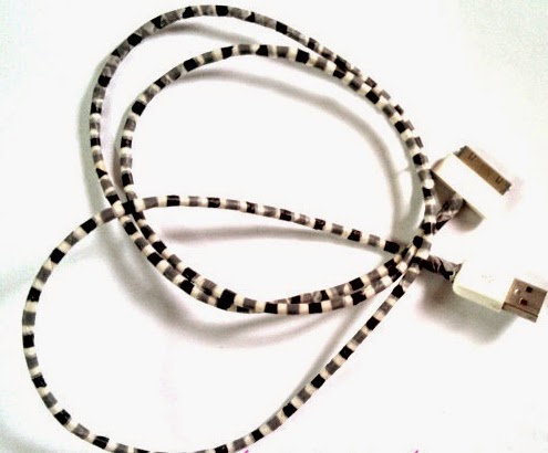 http://creativekhadija.com/2014/12/diy-ipad-cord-design-washitape/