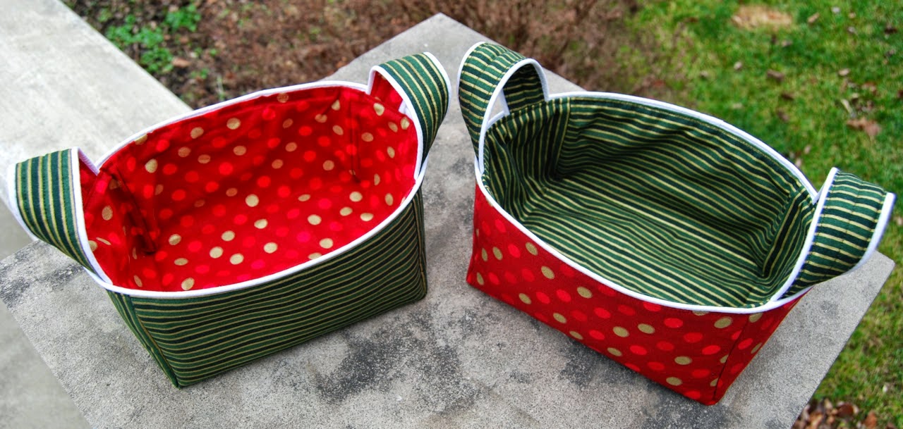 http://roonieranching.blogspot.com/2014/12/piped-basket-sewing-tutorial.html