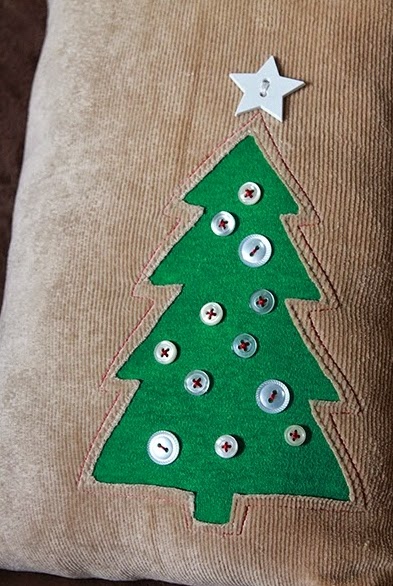 http://theinspiredwren.blogspot.com/2014/12/tutorial-cozy-tall-tree-pillow.html