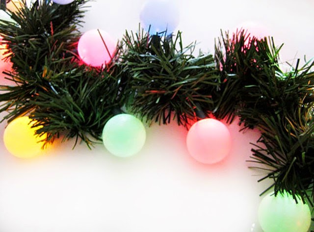 http://www.ajoyfulriot.com/2014/12/02/the-cutest-christmas-lights-diy-globe-lights/