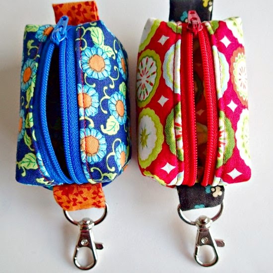 http://so-sew-easy.com/teeny-tiny-zipper-pouches-christmas/